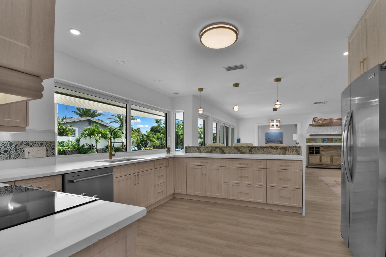 Palms and Playhouse - Image 10