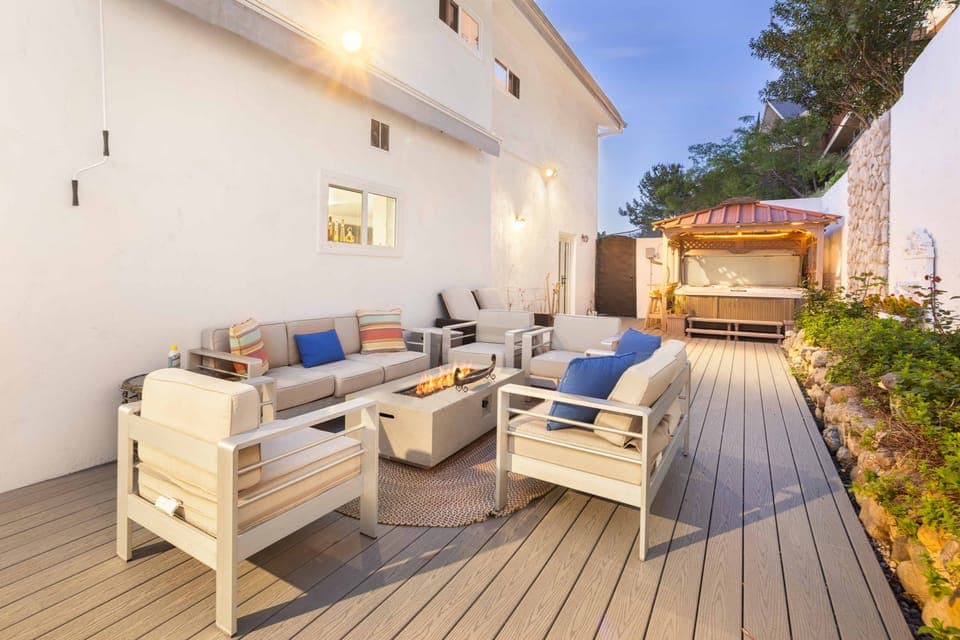 Pacific View Artist's Home - Image 40