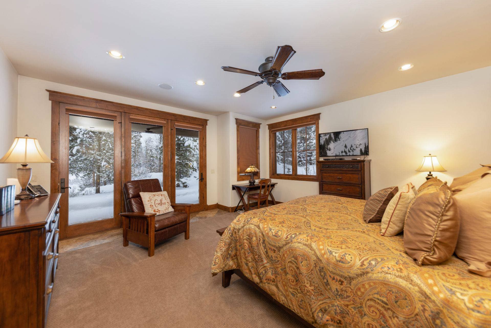 Last Nickel Lodge - Image 15