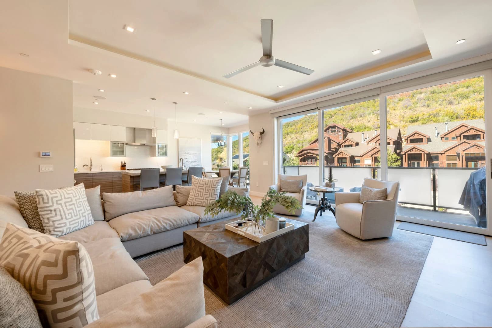 Luxury Old Town Residence - Image 4
