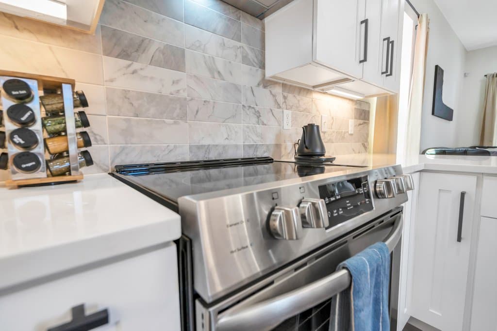 Modern Mid-City Maison - Image 25