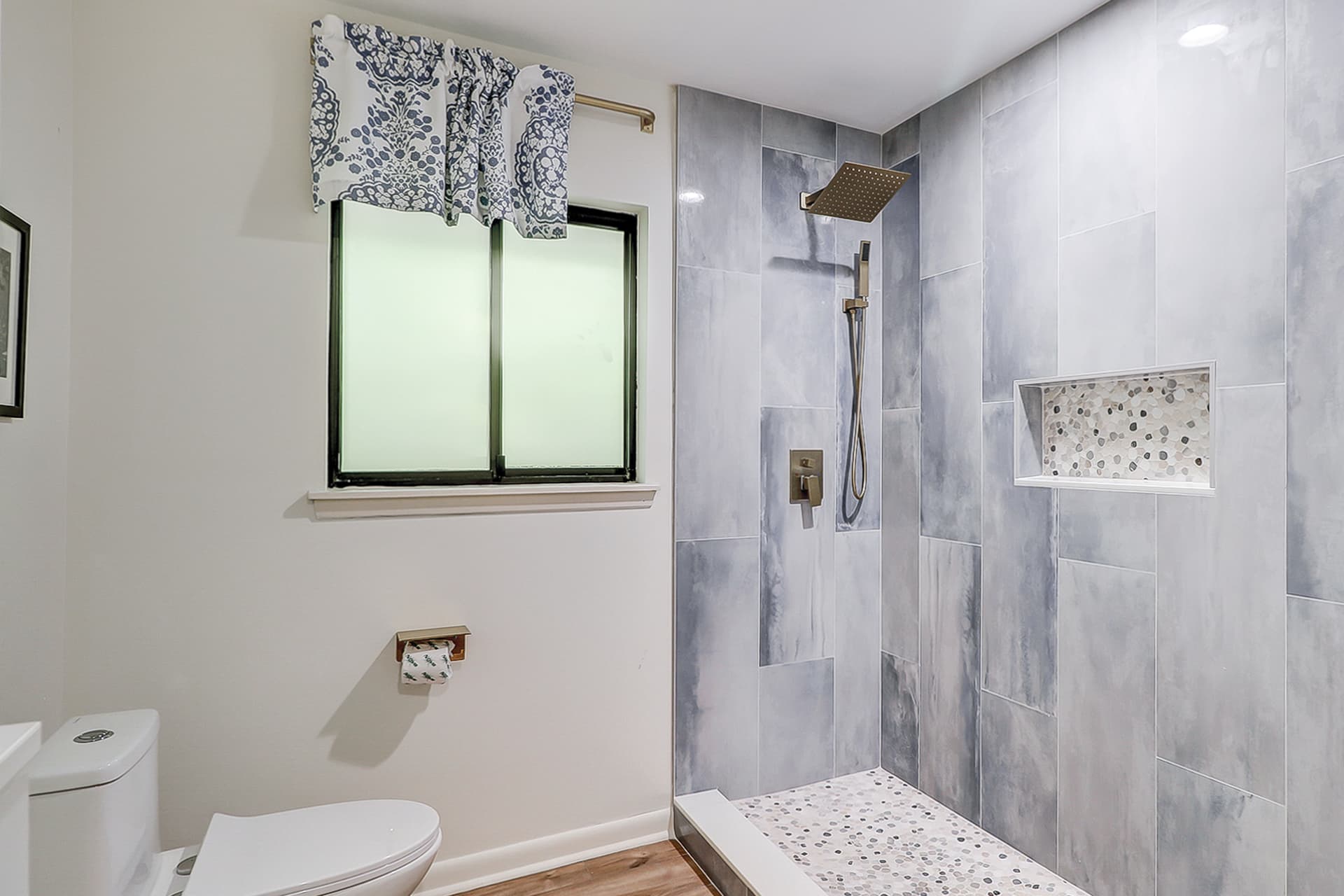 Sunny Daze - Image 19