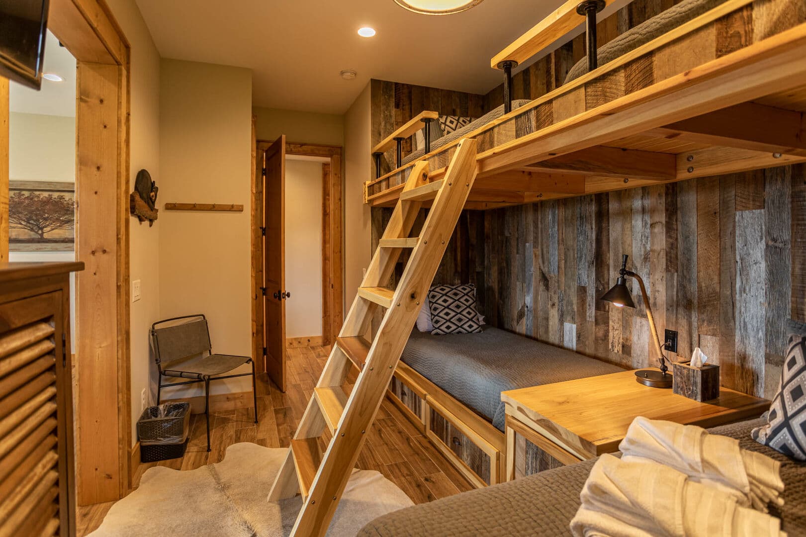 Lazy Bear Home - Image 25