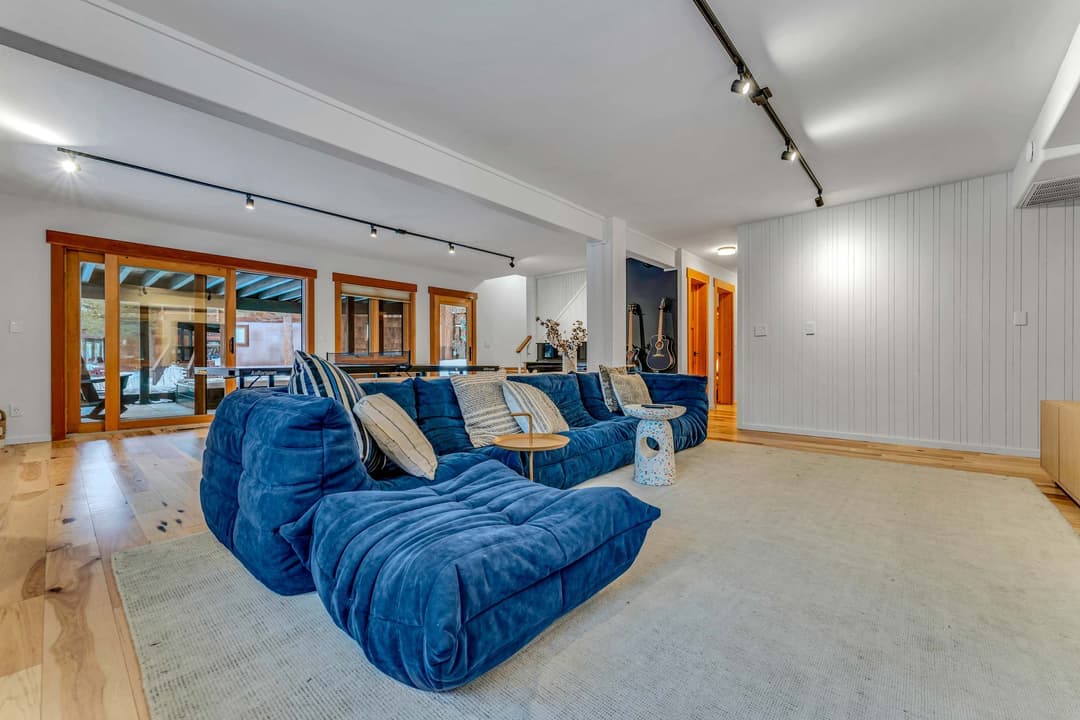 Stunning Mountain Gem - Image 30