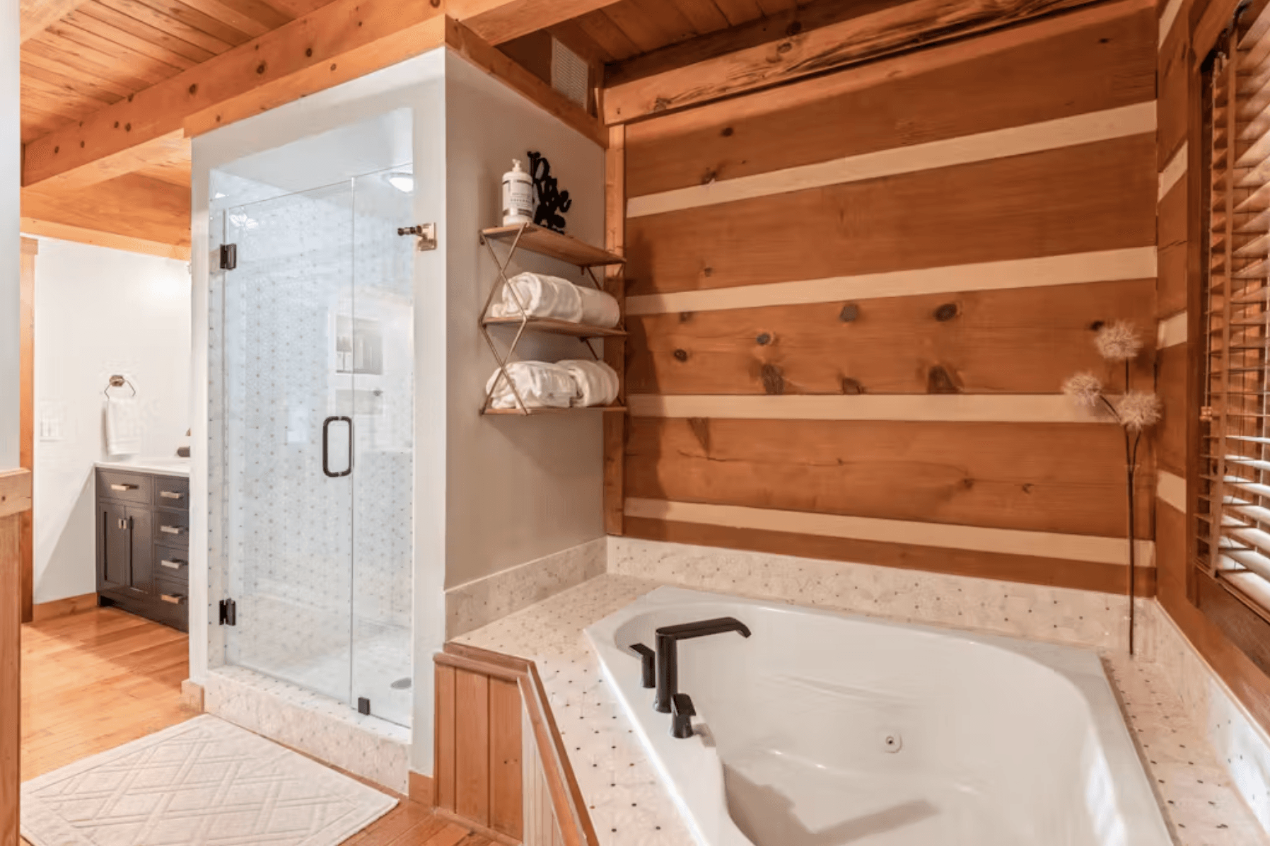 Sapphire Elegance - Image 18