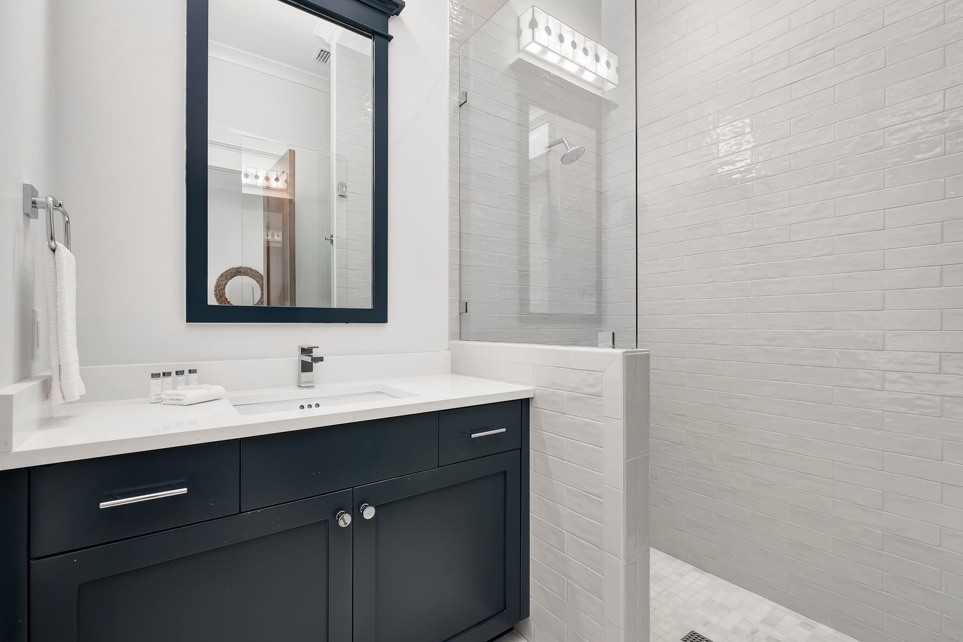 Social Manor - Image 12