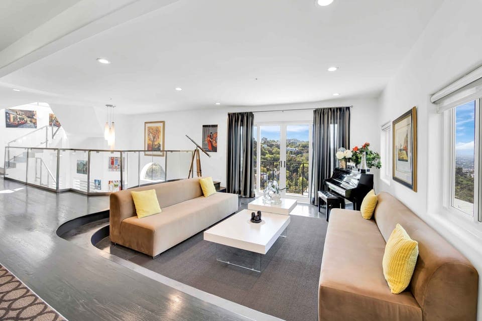 Pacific View Artist's Home - Image 4