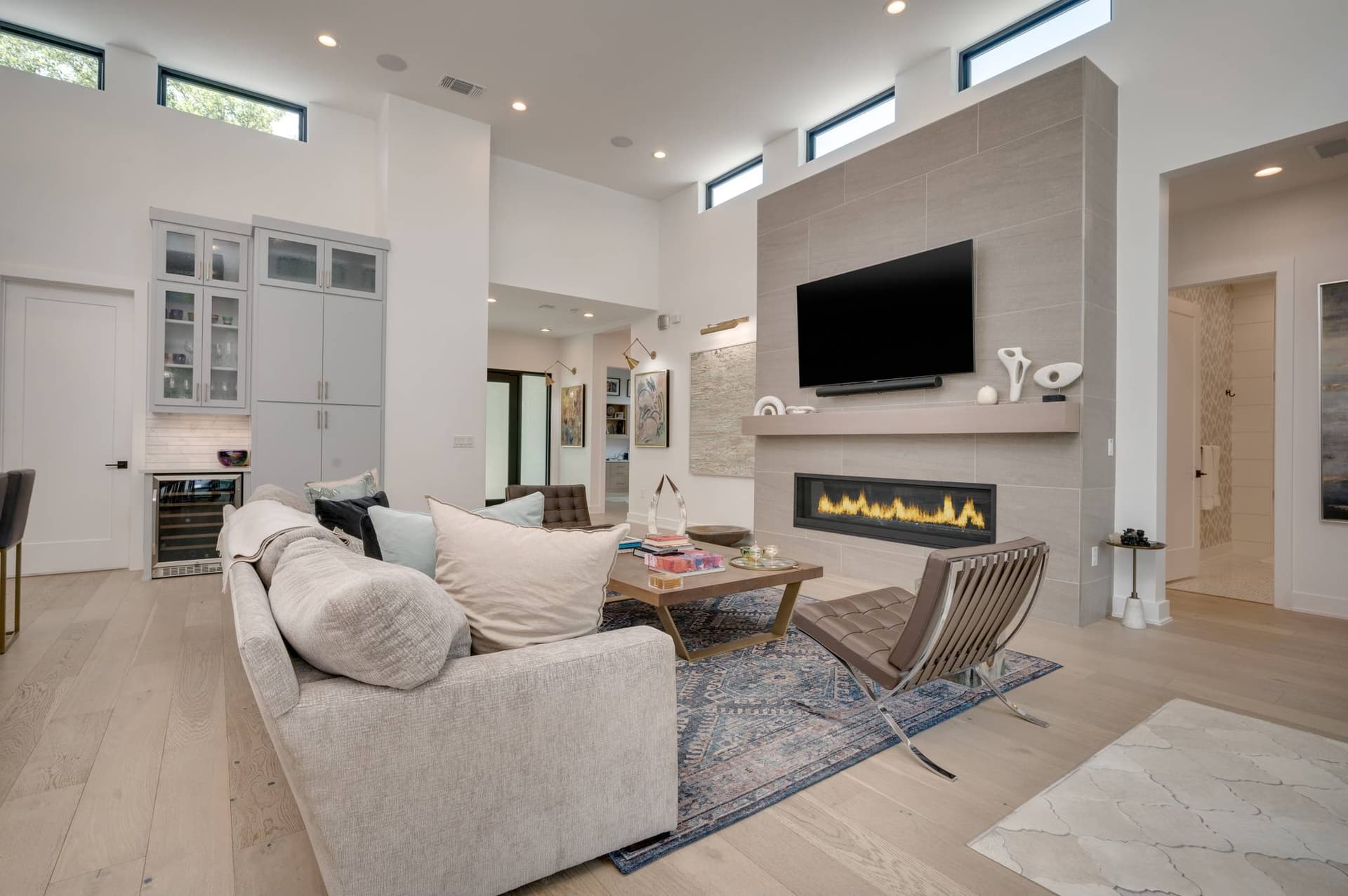 Austin Bella - Image 12