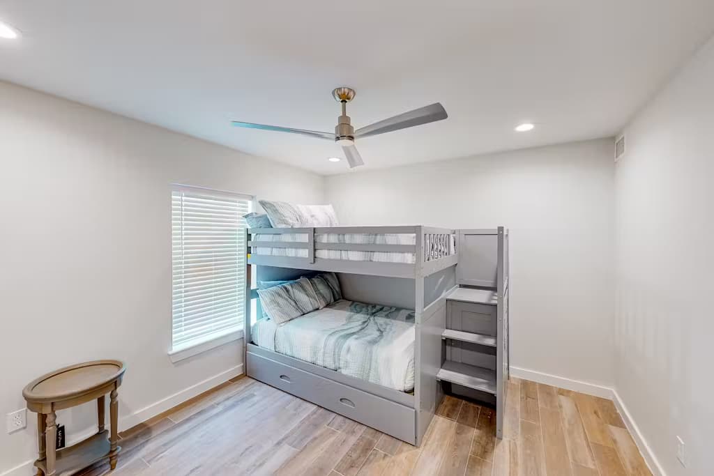 Carolyn's Beach House - Image 15