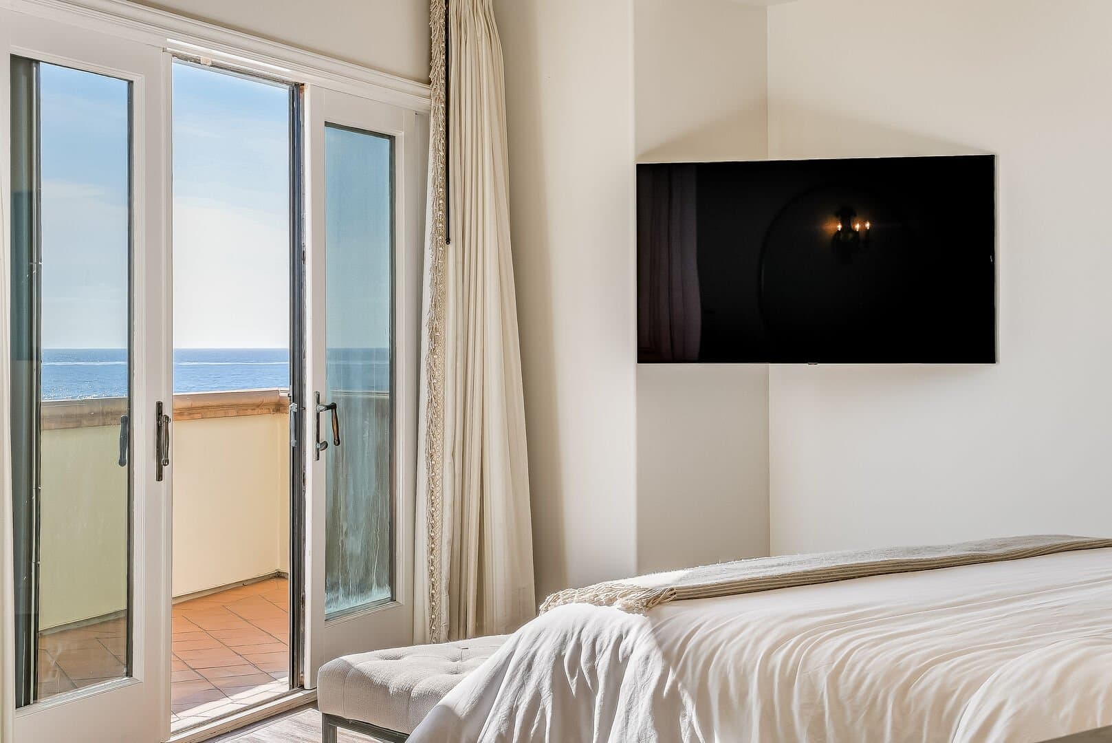 Dolphin Bluff - Image 29