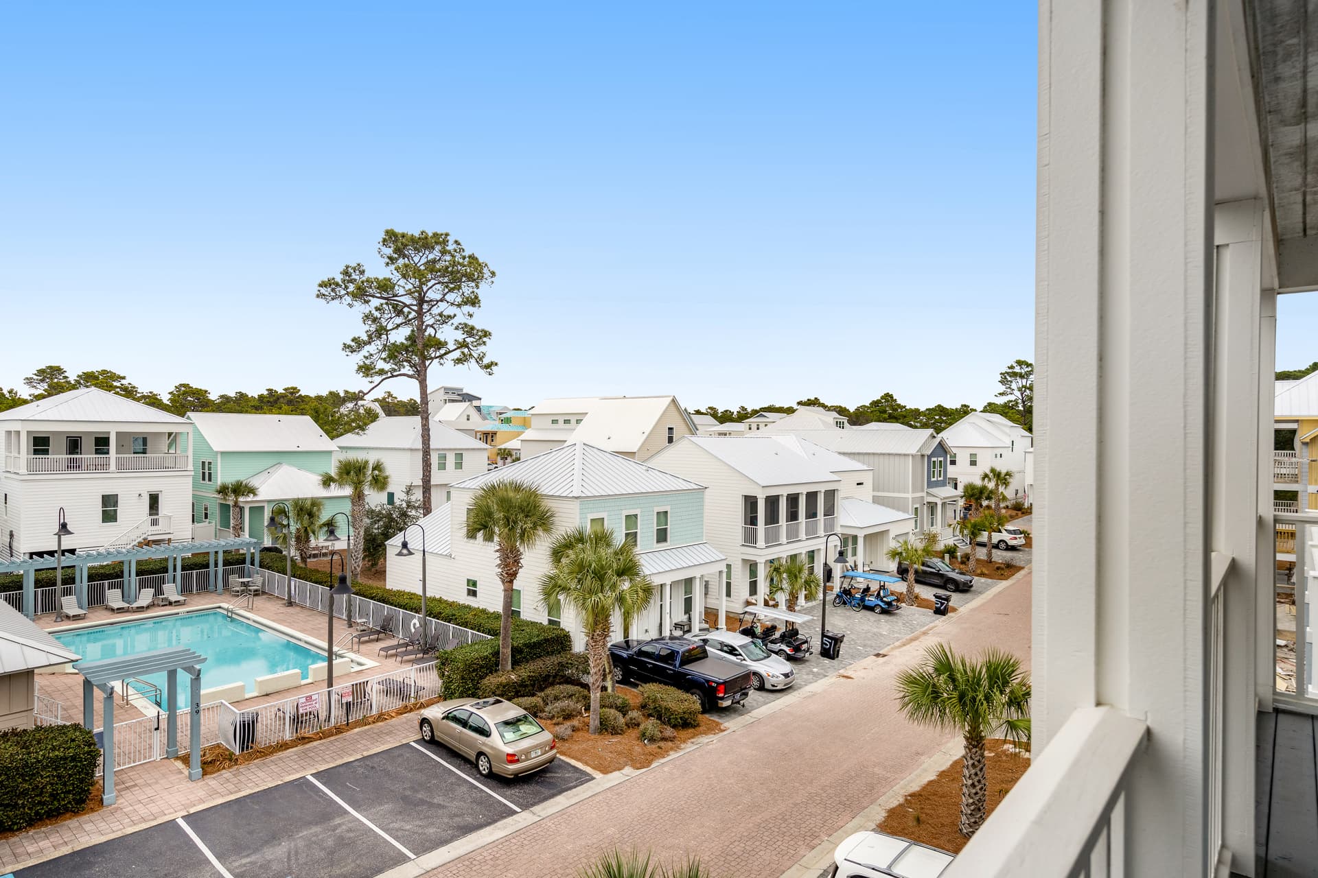 Porches N' Paradise House - Image 3