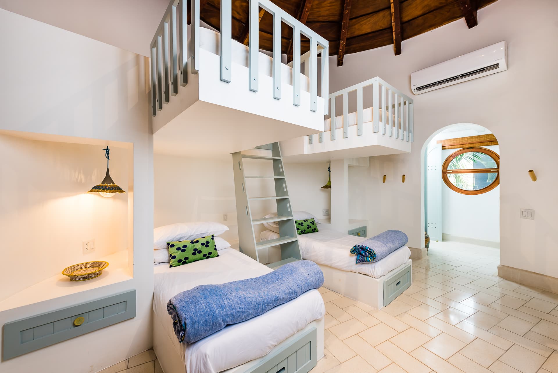 Flamingo Blu - Image 15