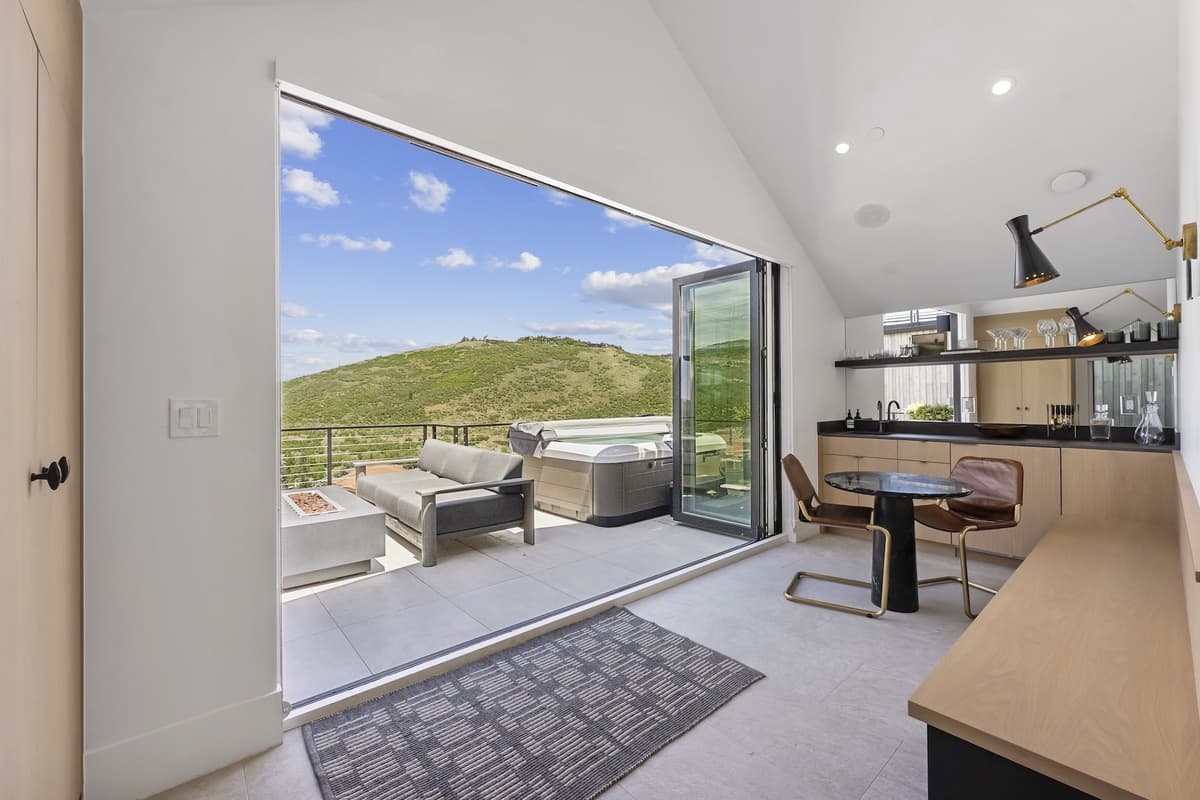 Slopeside Modern - Image 34