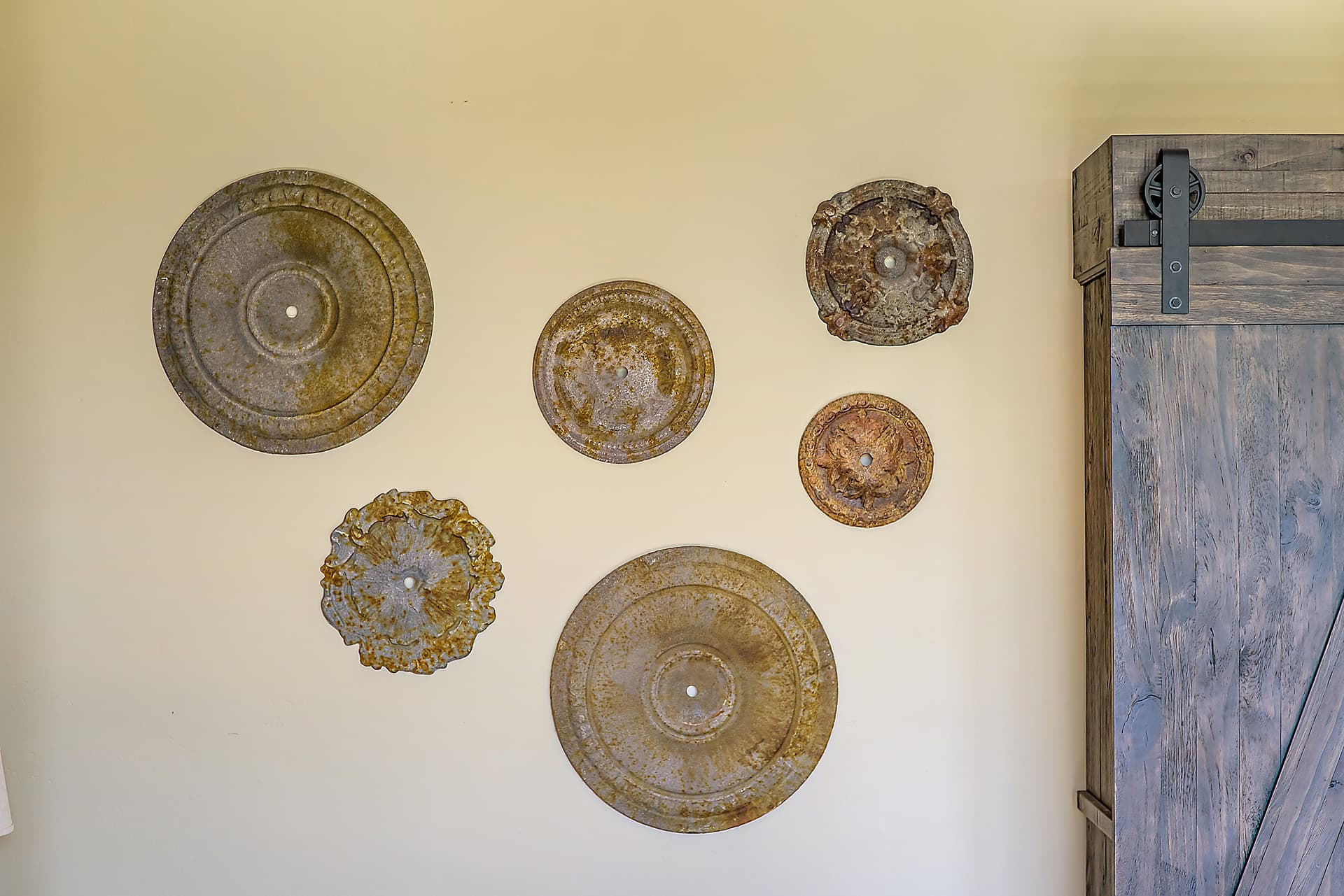 Frontier Main and Guest House - Image 21