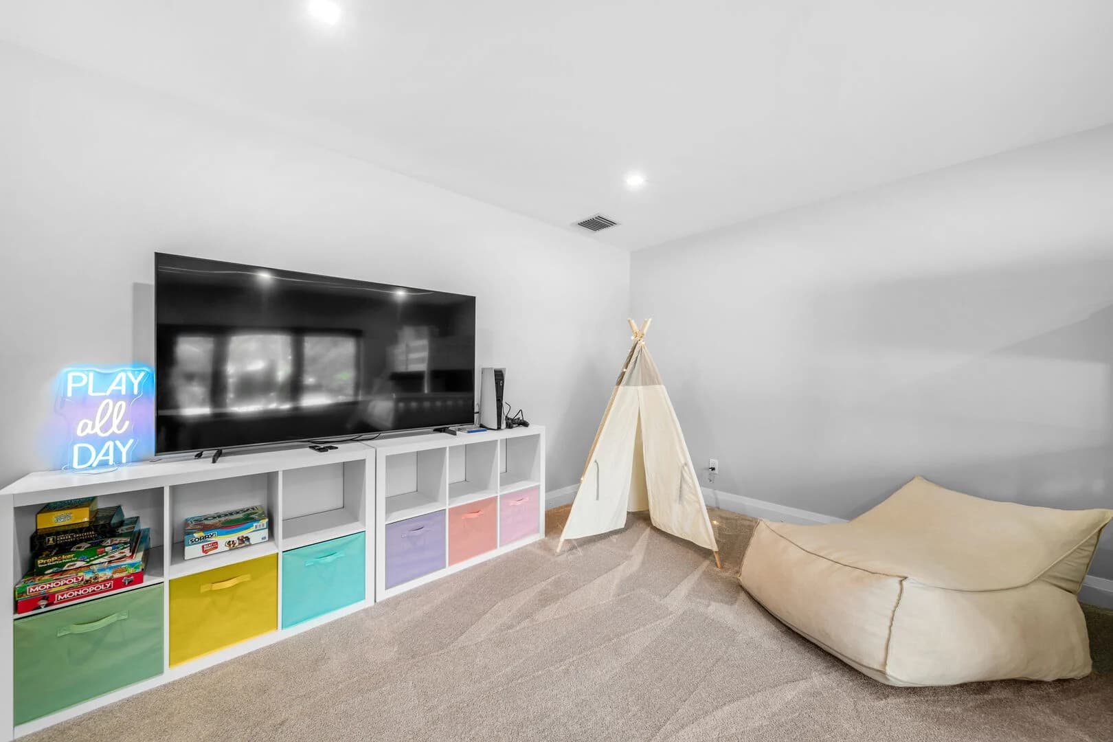 Waters Edge #906 - Image 40