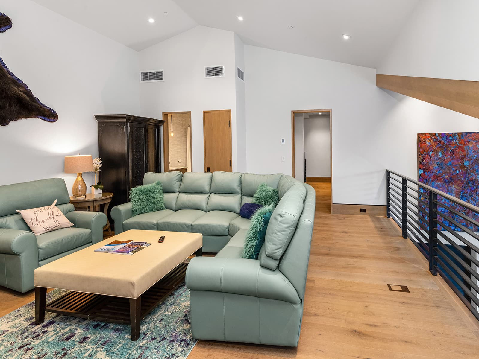 Red Lion Penthouse - Image 22