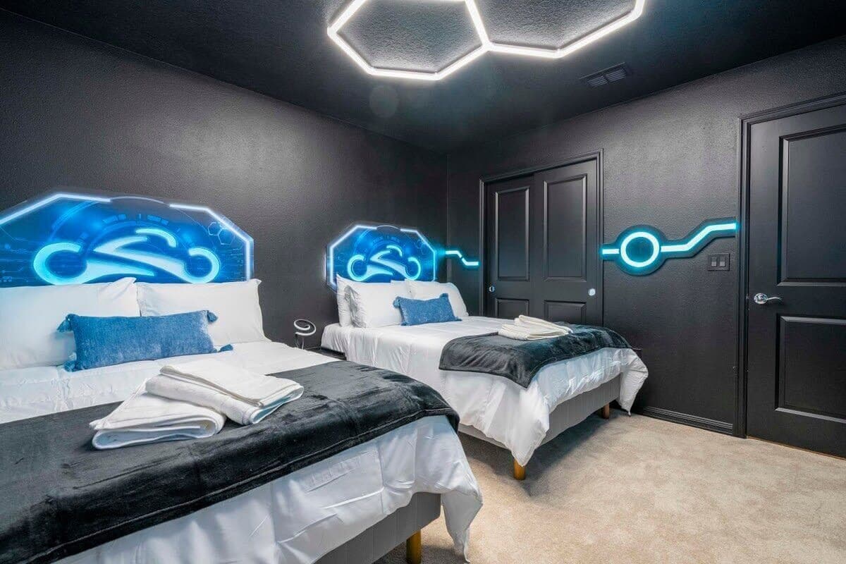 Windsor Island #4458 - Image 19