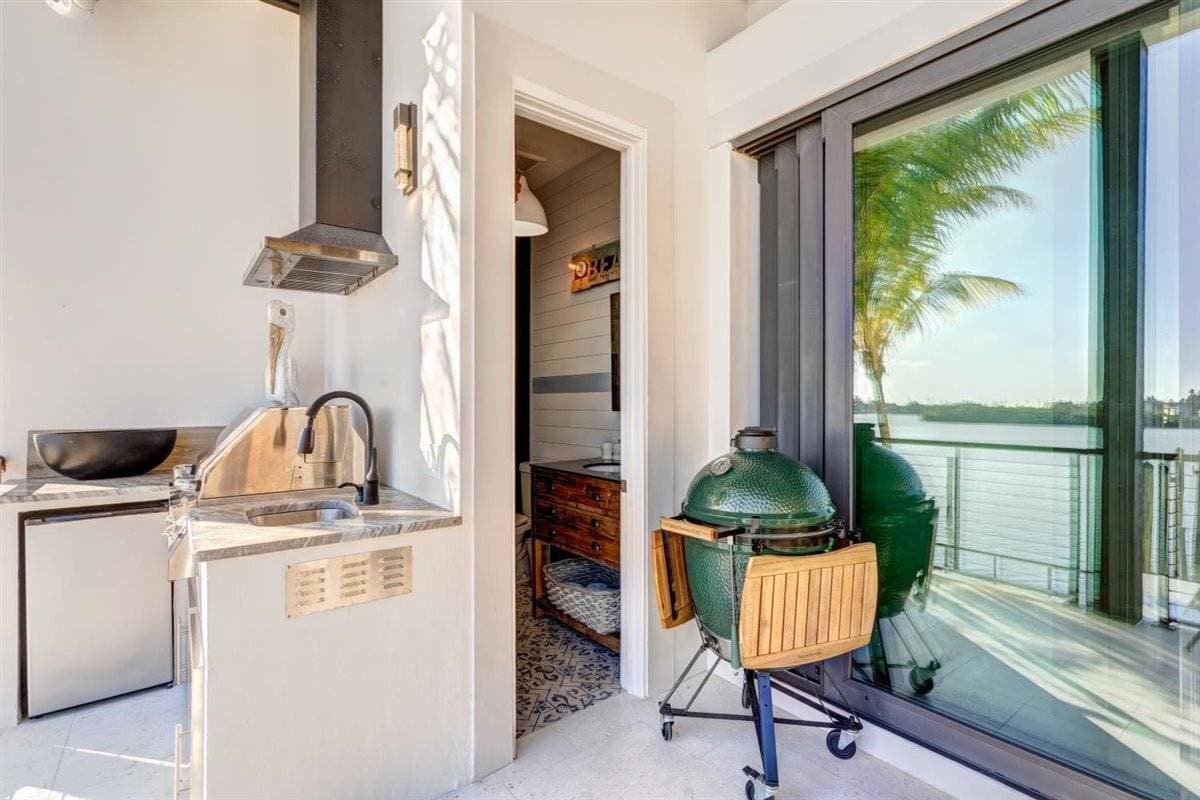 Bayside Paradise Mansion - Image 9