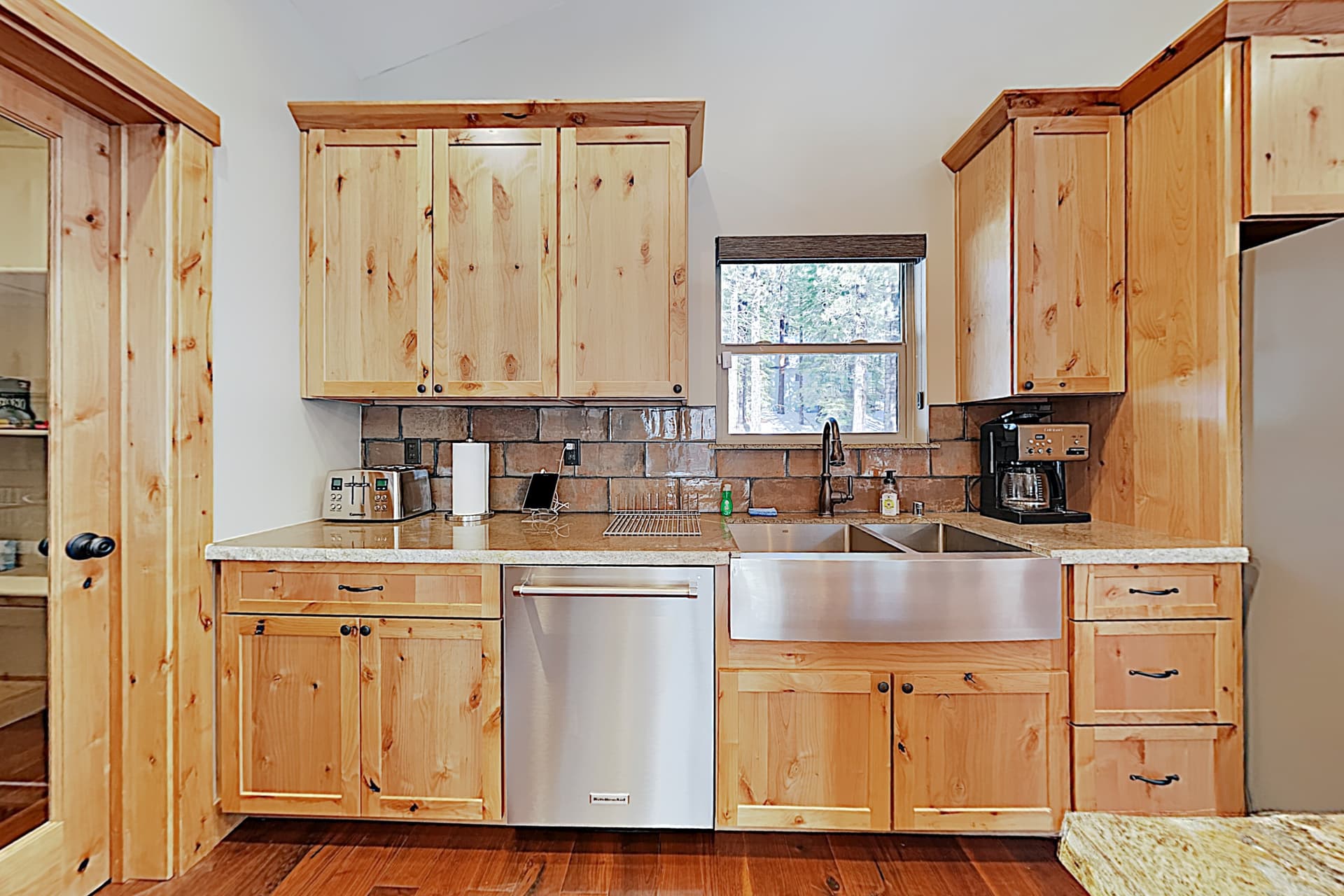 Luxury Mountain Retreat House - Image 9