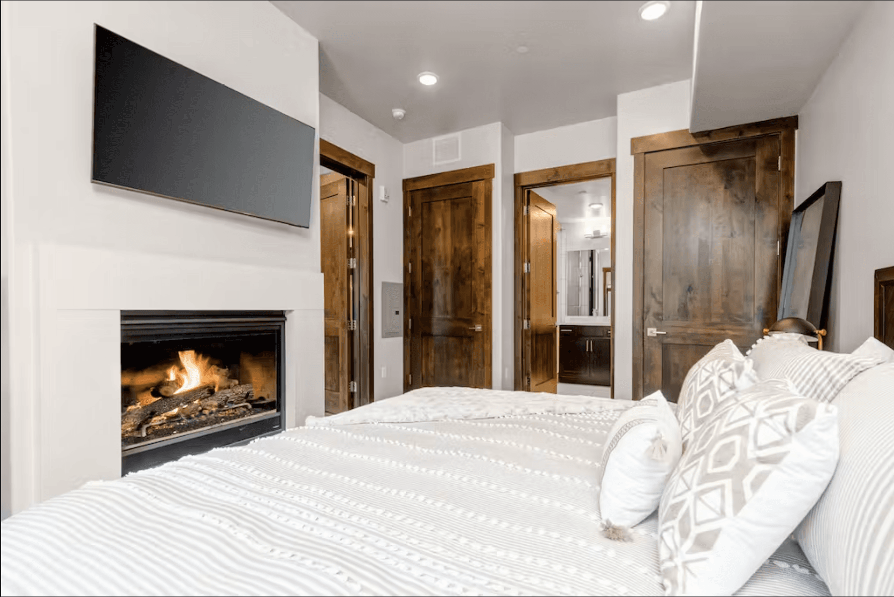 Blackstone Luxury Home - Image 9