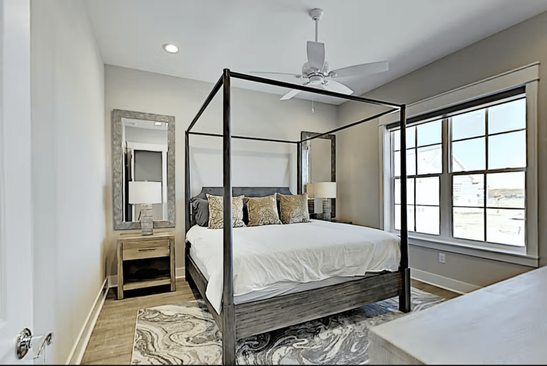 Sleek Beach Home - Image 13