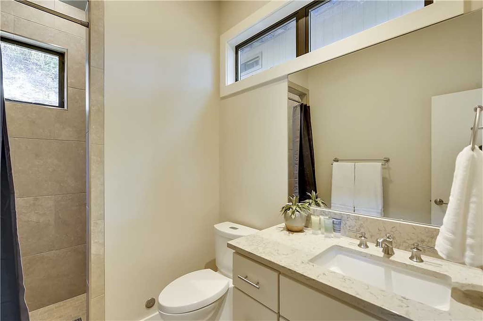 Lake Austin Retreat - Image 13