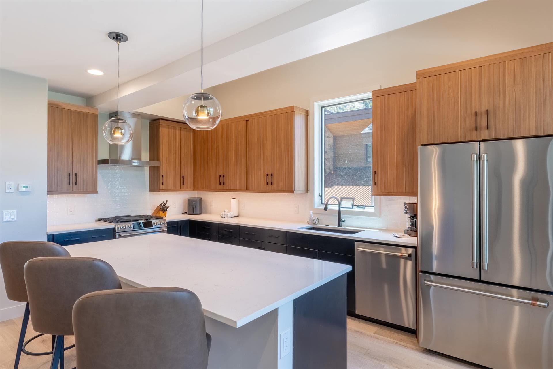 Frisco Aly - Image 4