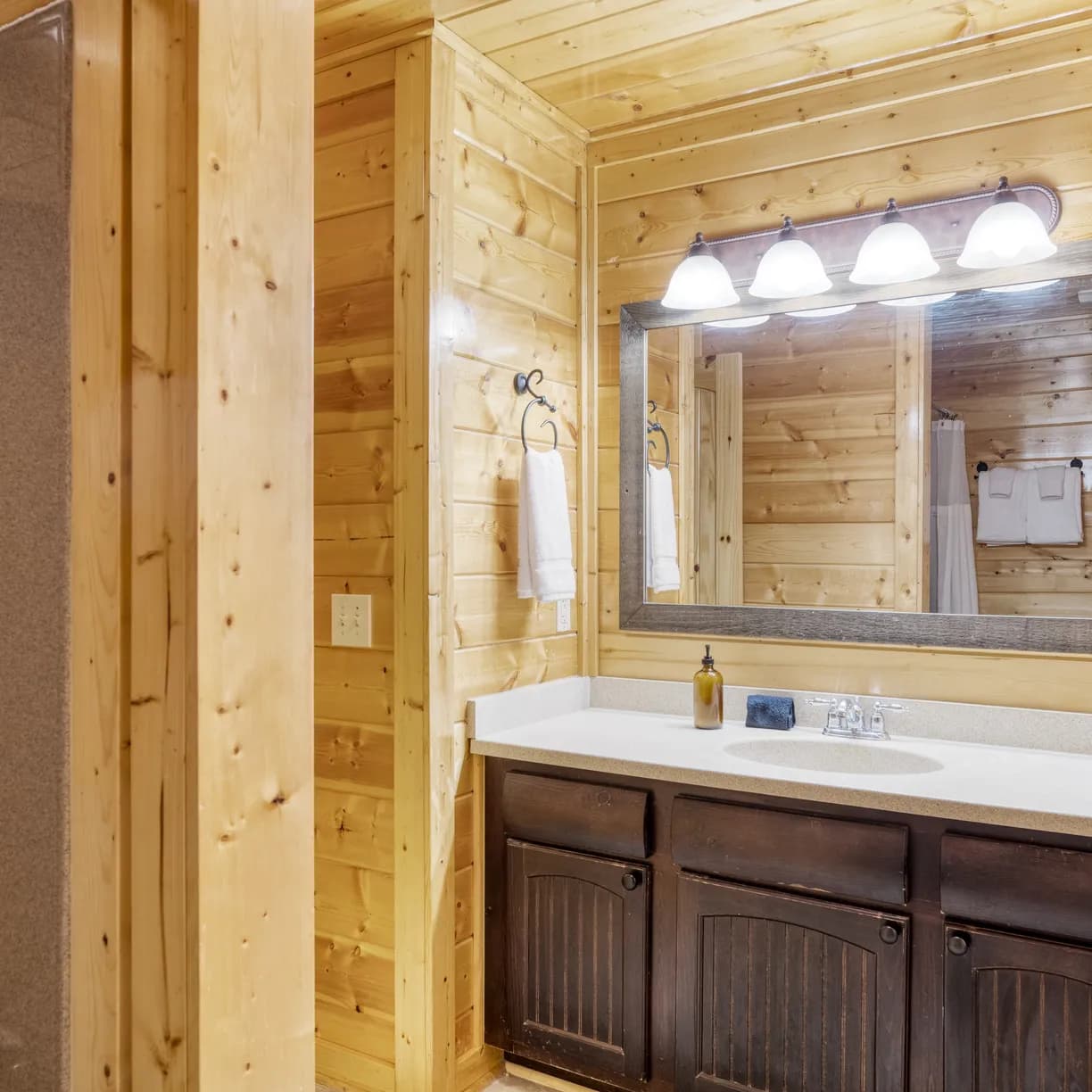 Delmont Manor - Image 40