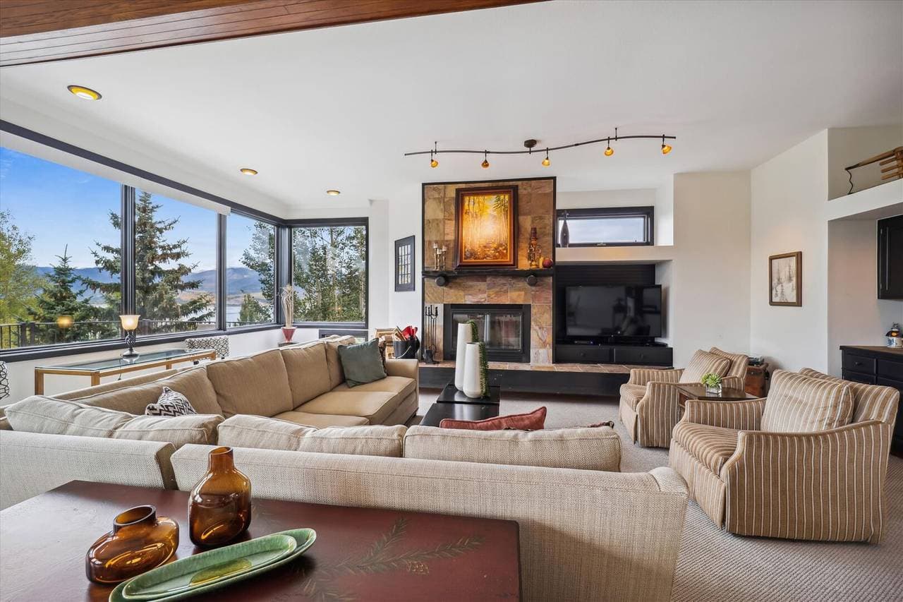 Corinthian Bella Vista - Image 1