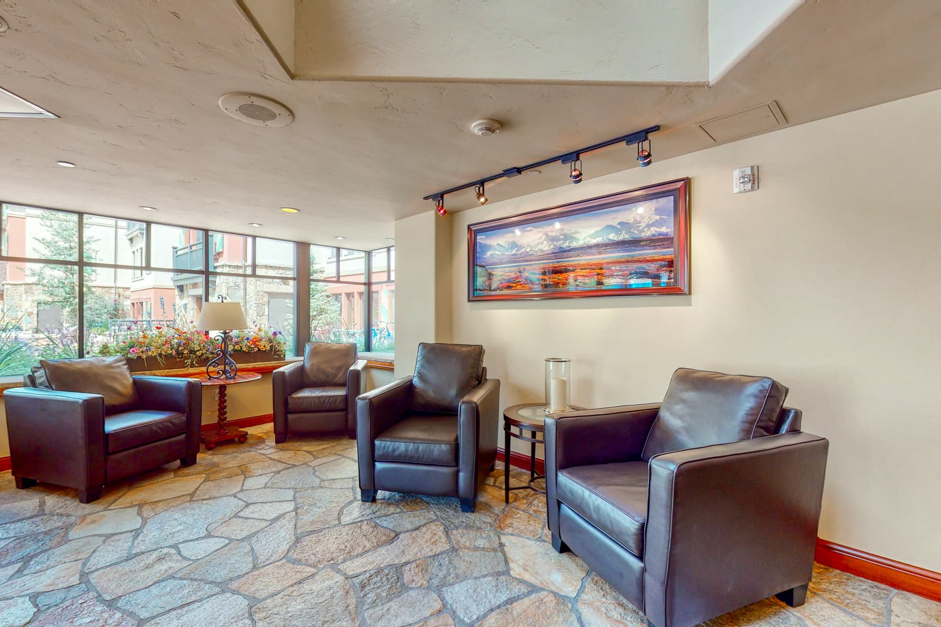 Lion Square East #215 - Image 20