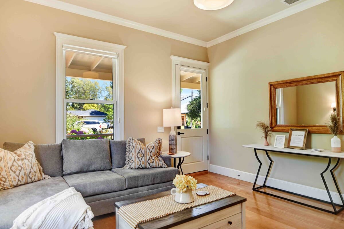 Newcomb Vineyard Escape - Image 8