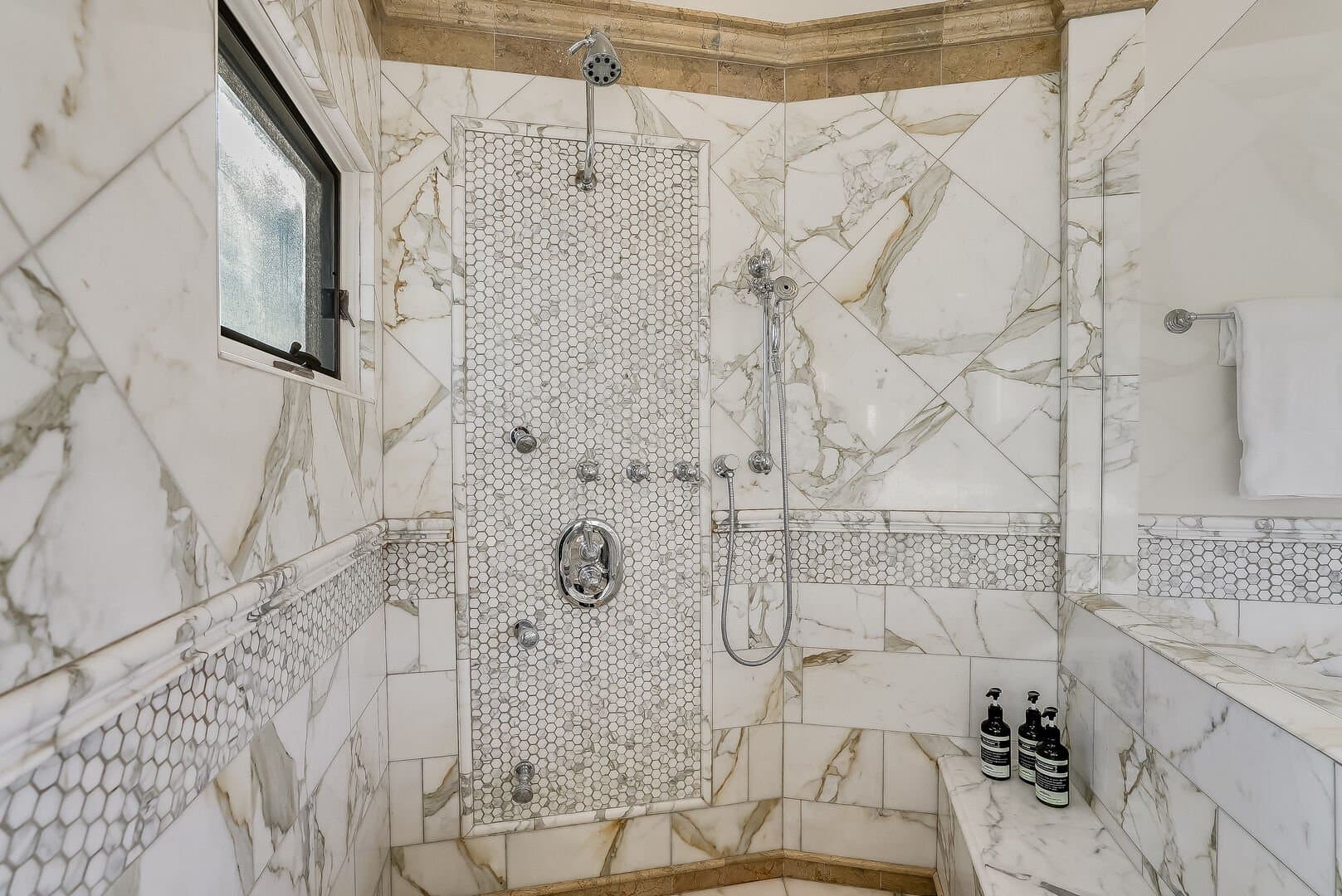 Dolphin Bluff - Image 35