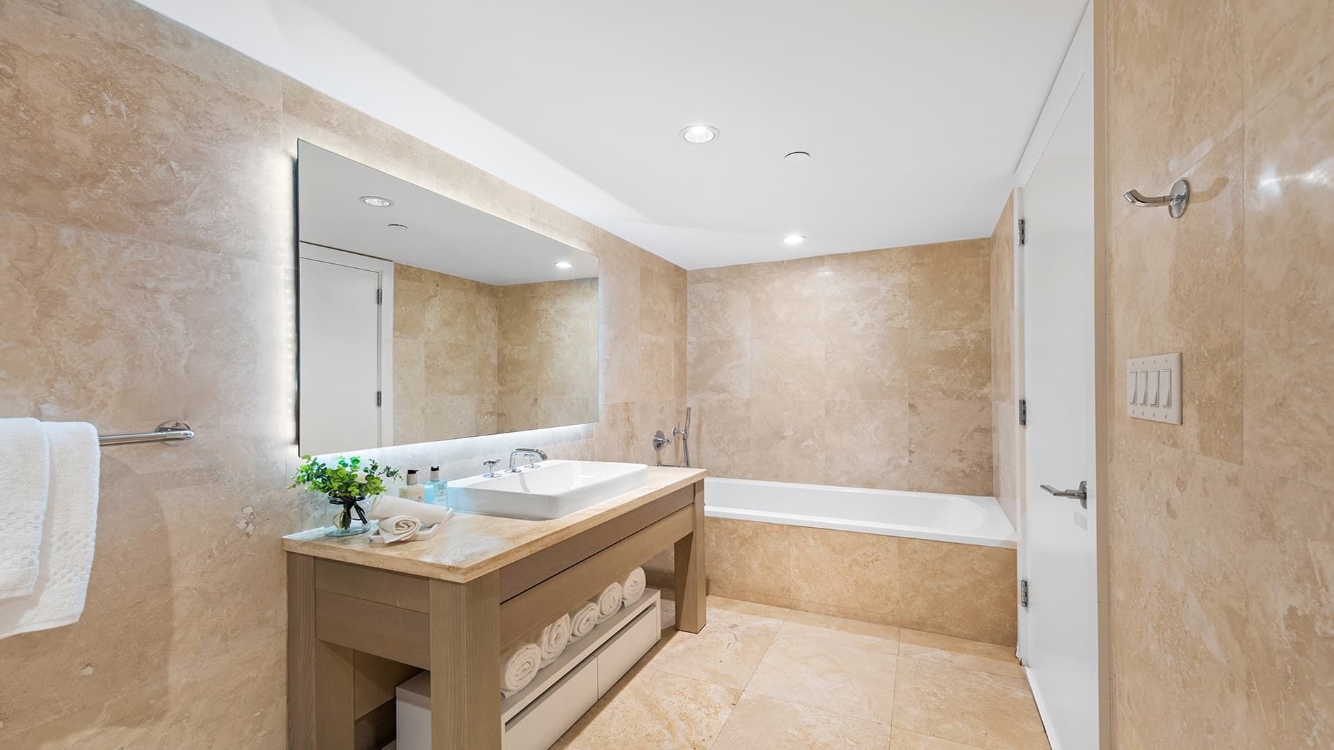 1 Hotel & Homes Residence #904 - Image 32