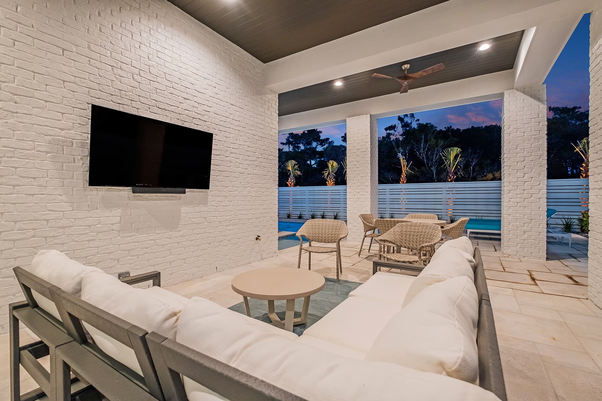 Emerald Palms - Image 59