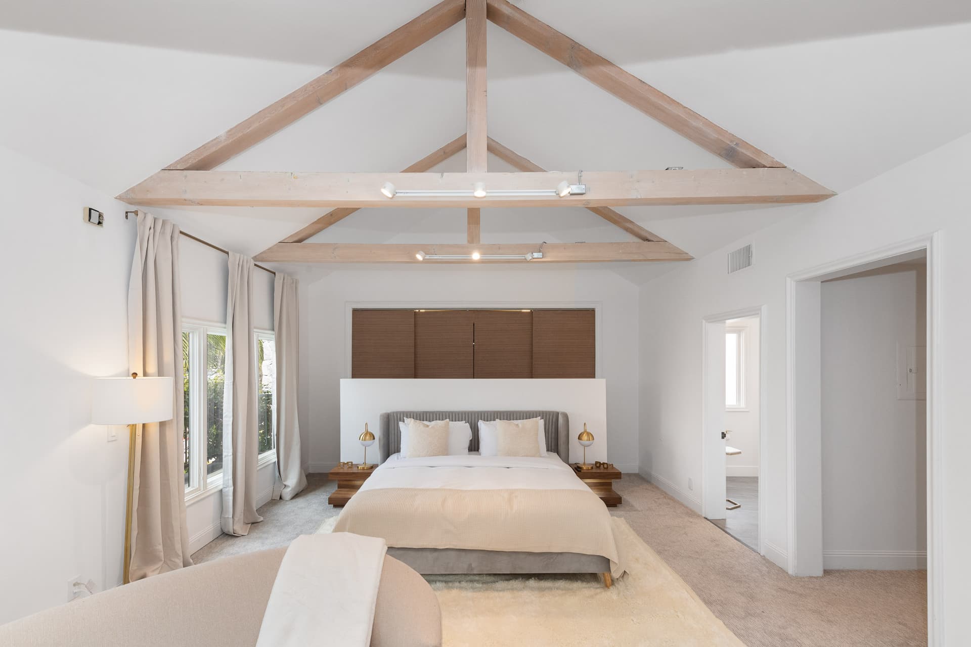 Reef Mall Villa - Image 40