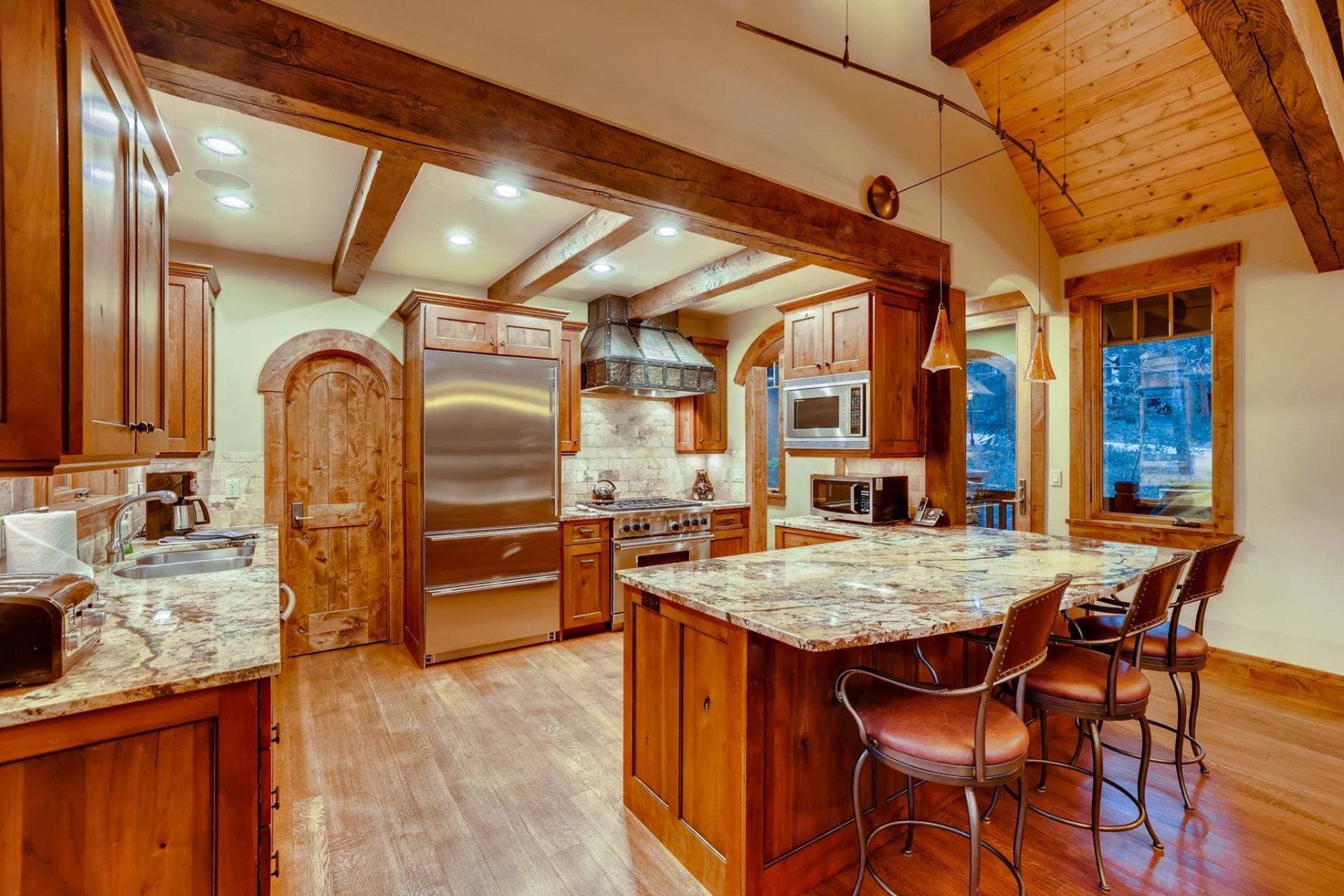 Bear Tracks Lodge - Image 4