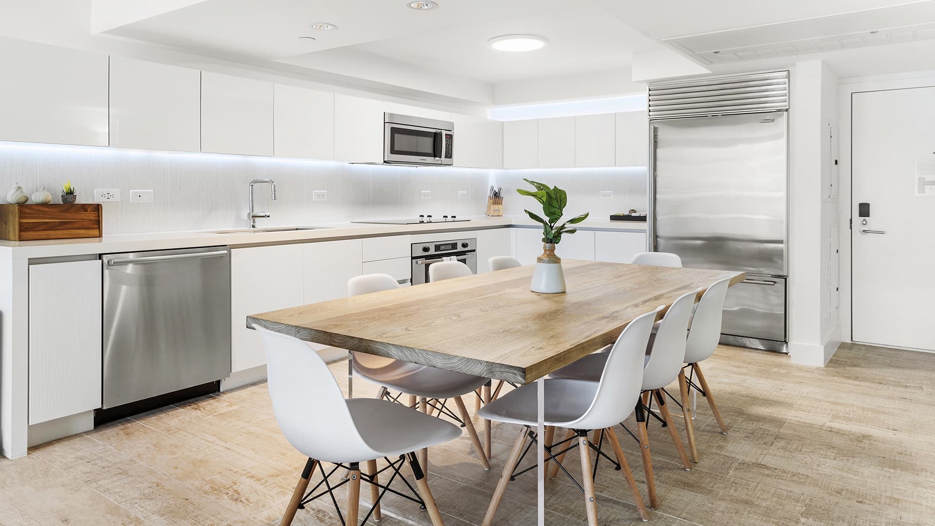 1 Hotel & Homes Residence #1412 - Image 4