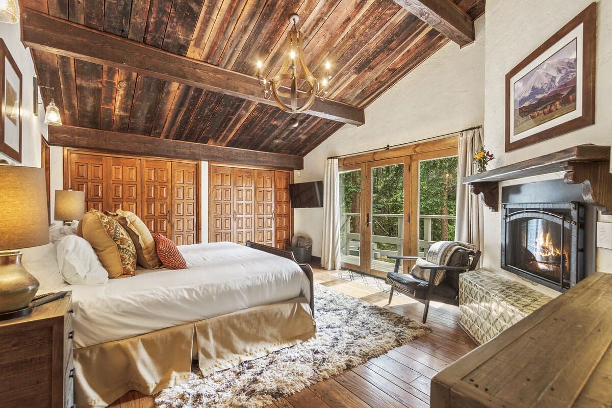 Creekside Chateau - Image 20