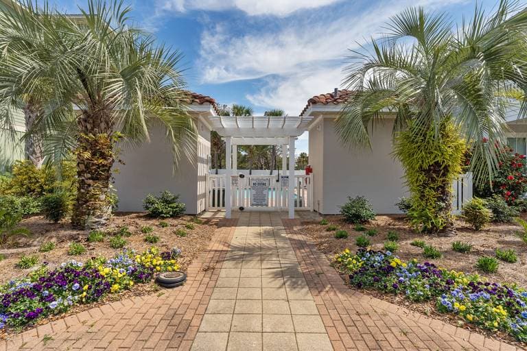 Aquaholic House - Image 43