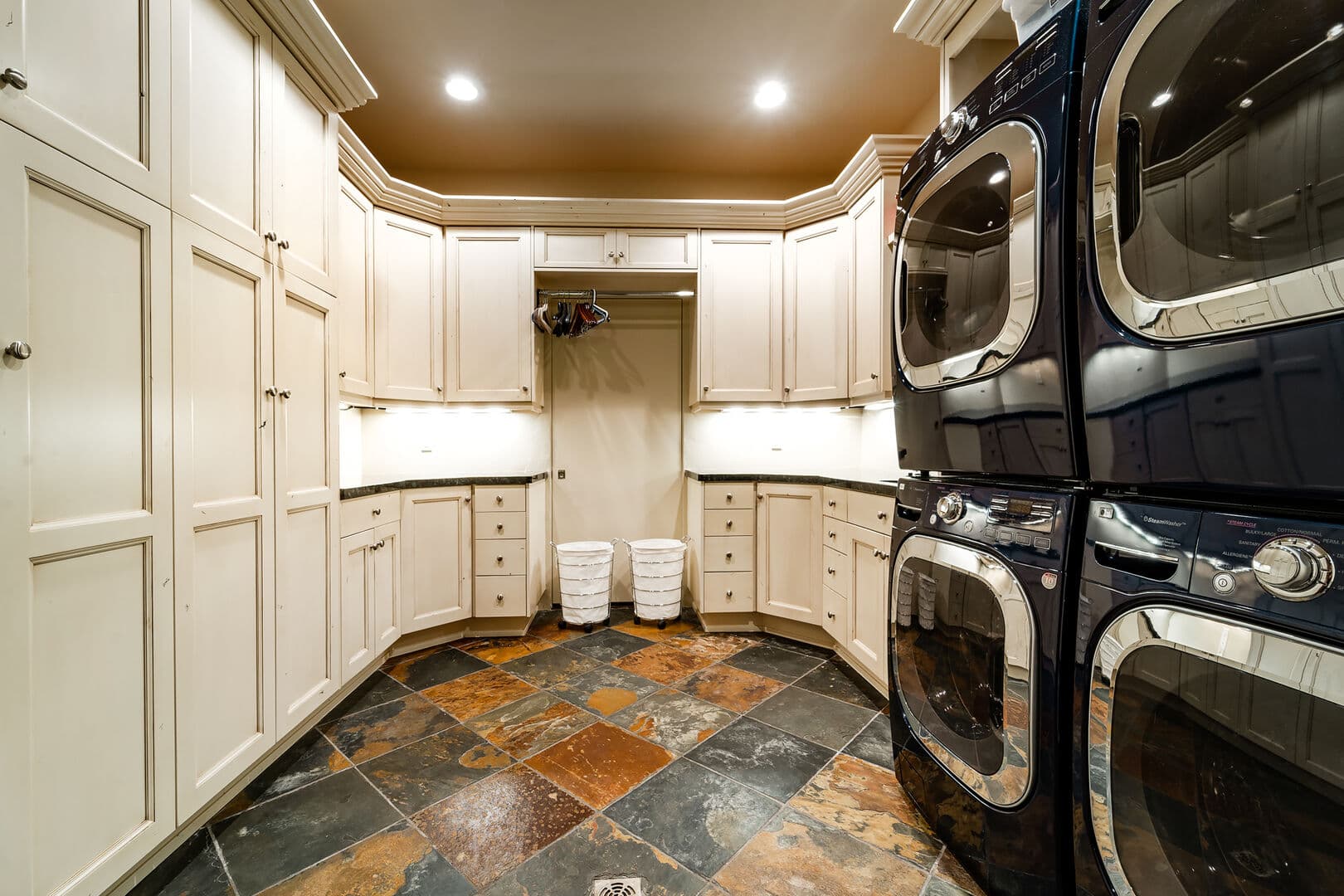 Black Spruce Lodge - Image 45