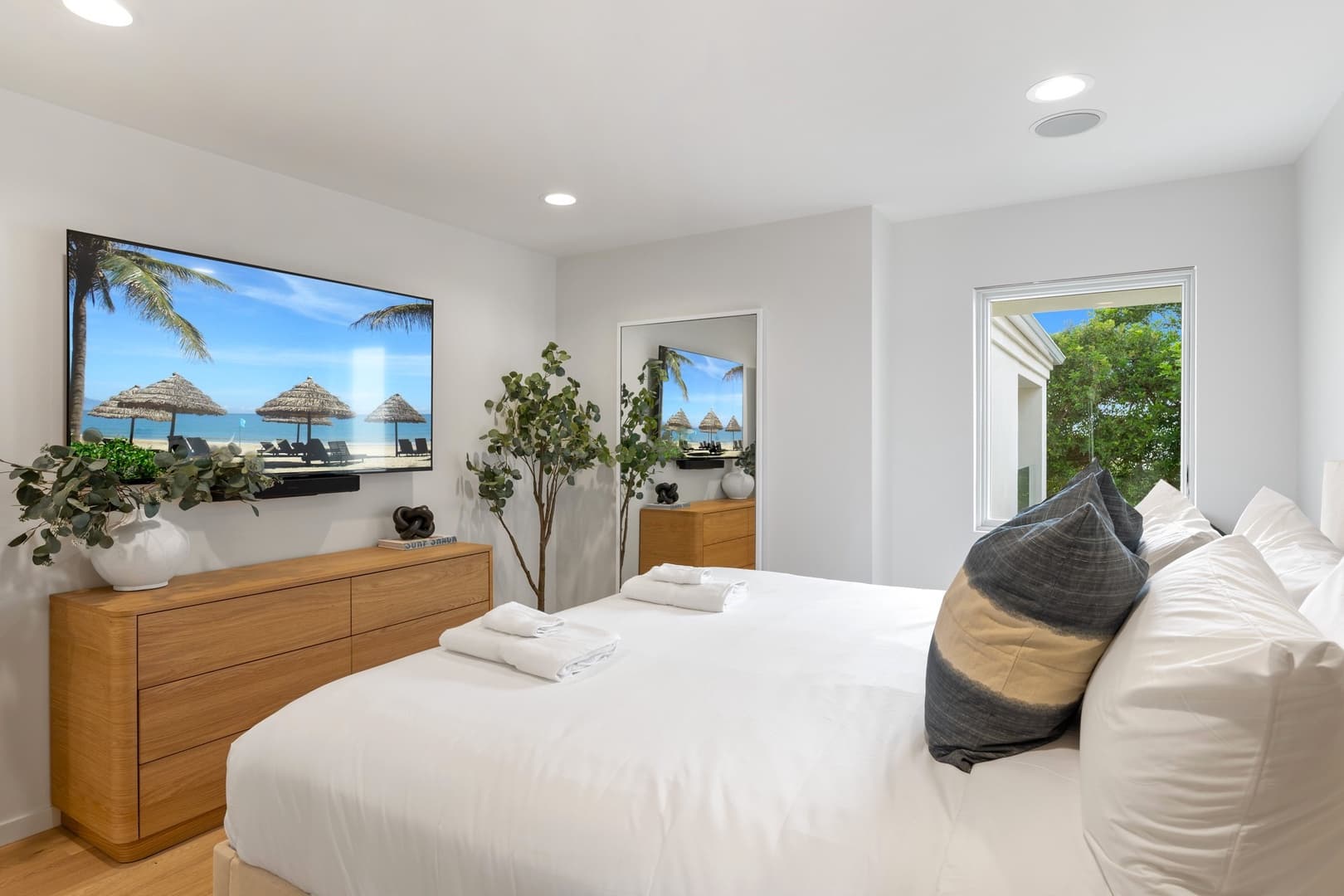 Shoreline Retreat - Image 18