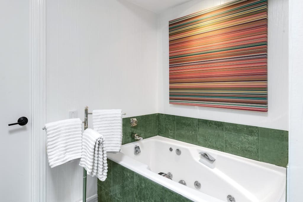 Monroe Hideaway - Image 18