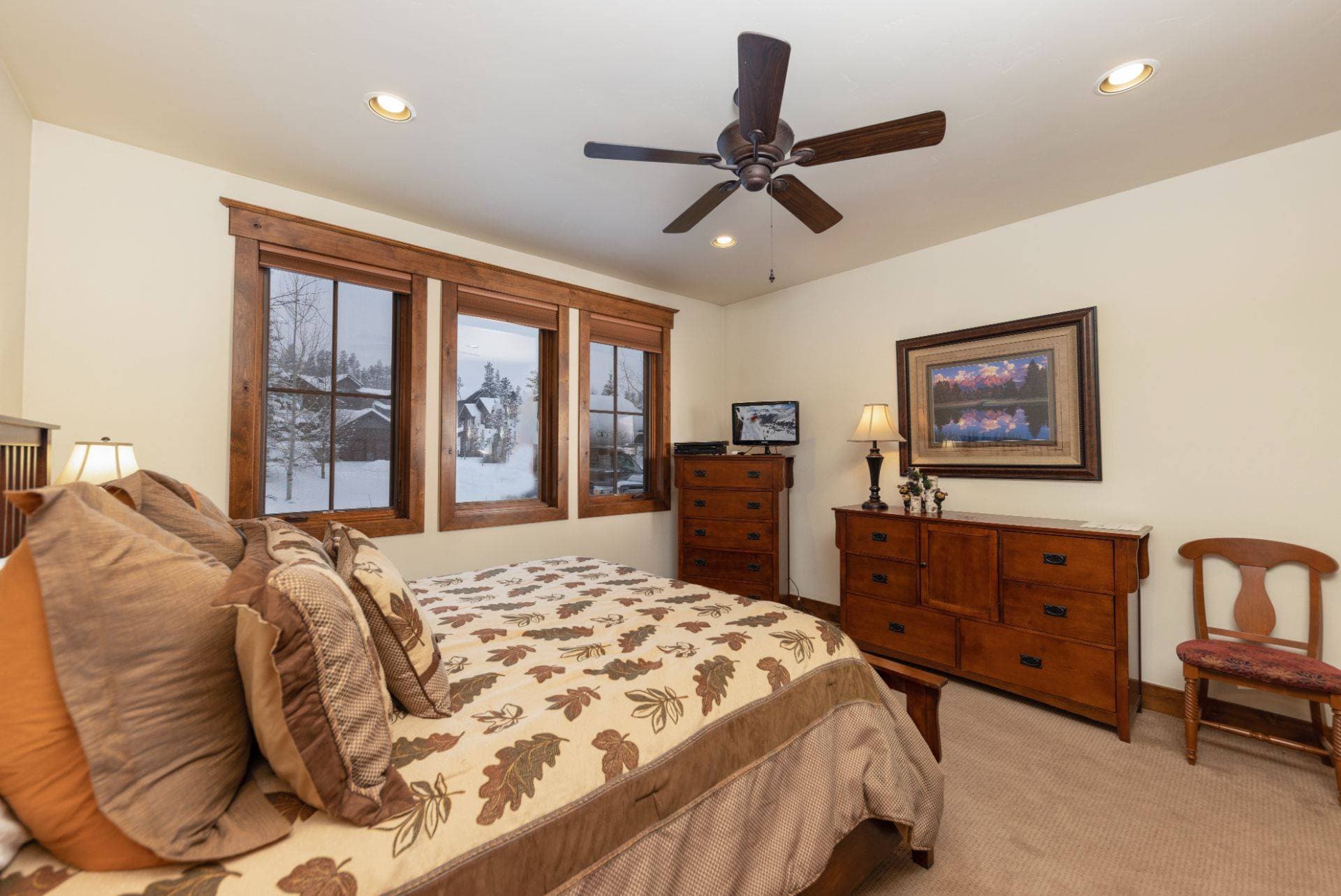 Last Nickel Lodge - Image 20