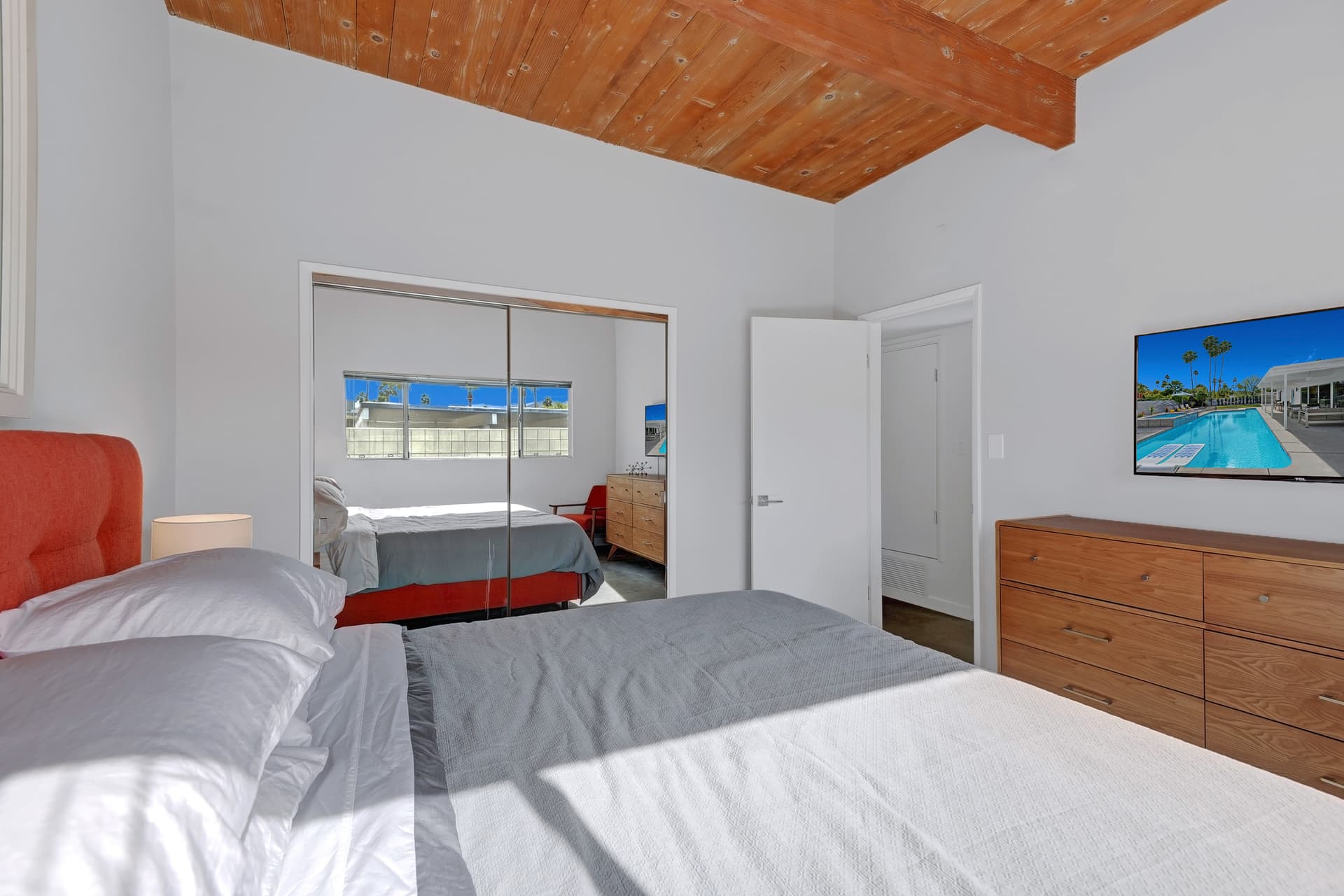 Mid Century Meiselman Home - Image 16