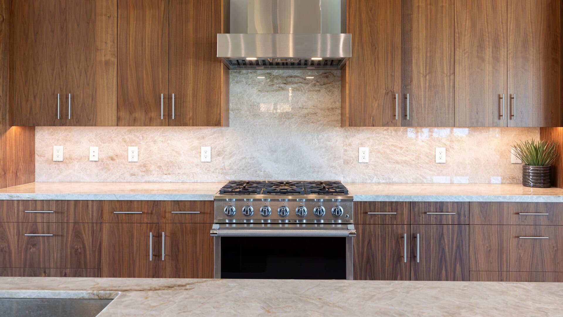 Hawaiian Elegance - Image 11