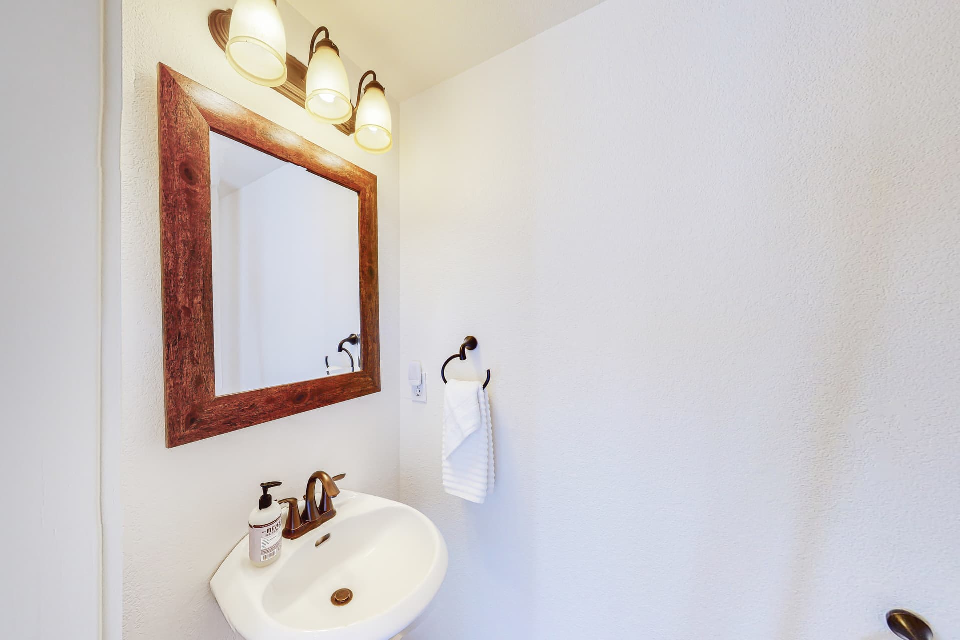 Trout Creek Retreat Home - Image 8