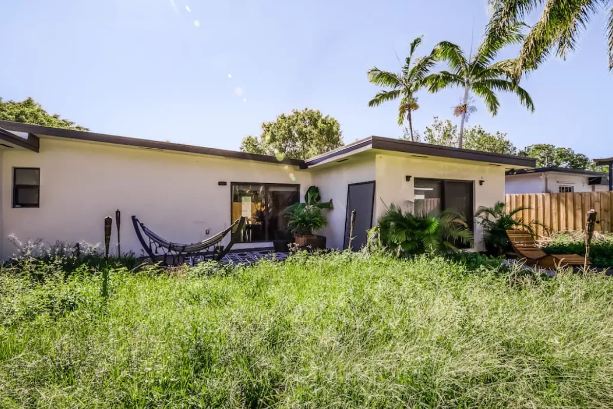 Mid-Century Modern Oasis - Image 5