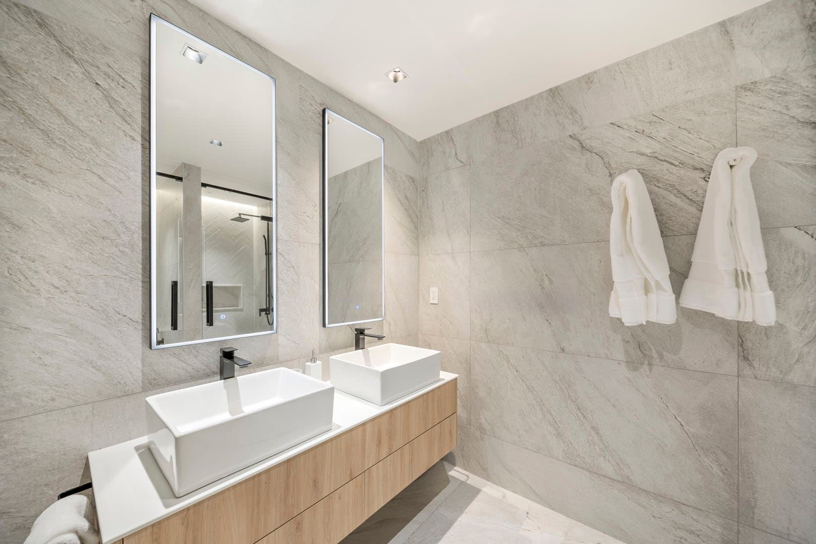 Allure #301 - Image 3