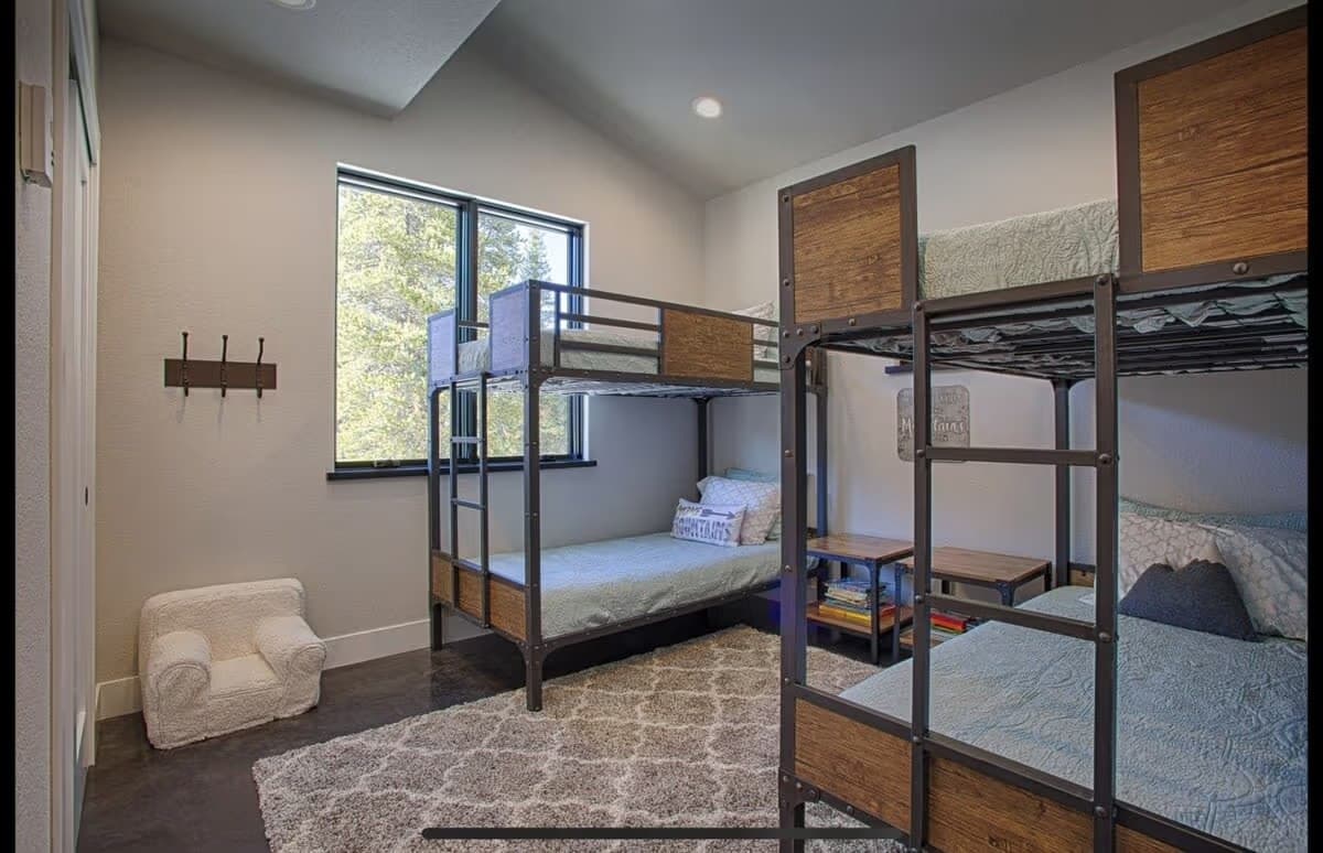 Echo Pines Chalet - Image 12