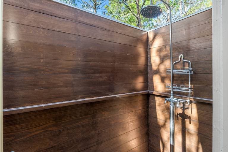 Connecticut Yankee - Image 23